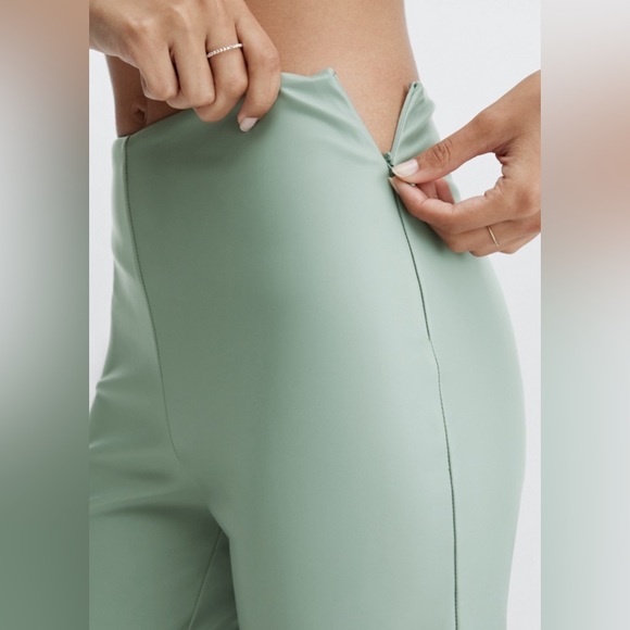 *Closet clear out* Fabletics faux leather leggings - Picture 3 of 8